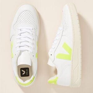 NWOT Veja V-10 Leather Sneakers